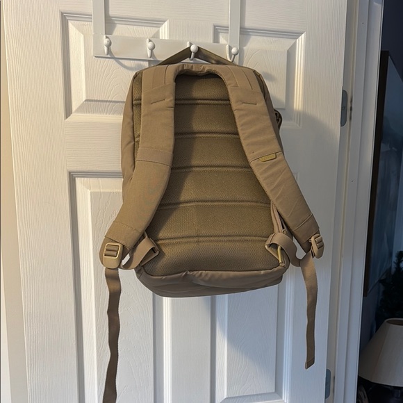 Incase Brown Backpack - Picture 5 of 5